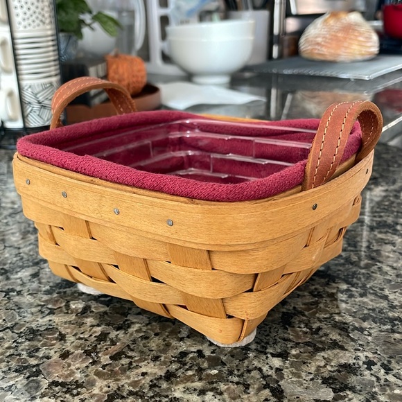 Signed Longaberger Small Berry Basket - Picture 1 of 7